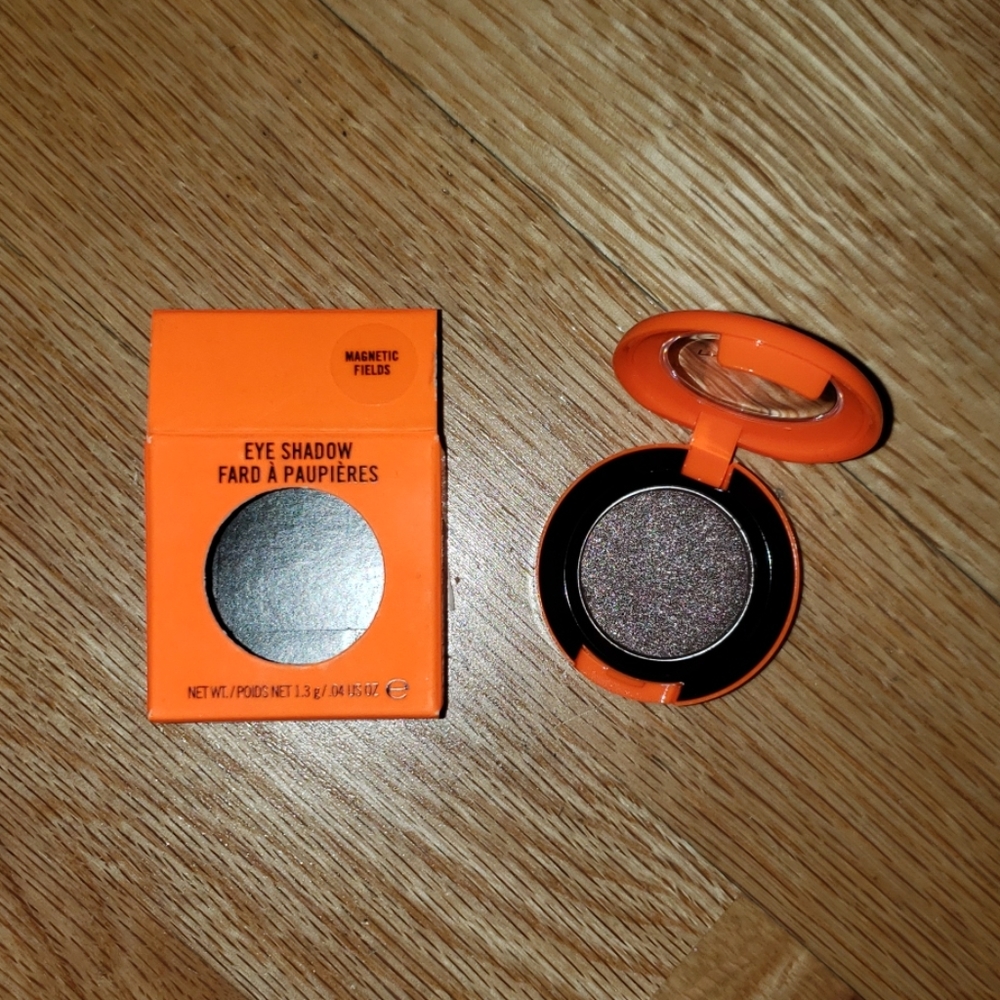 NIB MAC "Magnetic Fields" LE Eyeshadow